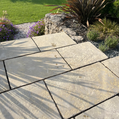 Trieste tumbled and brushed 22mm calibrated yellow limestone- [14.85m2]